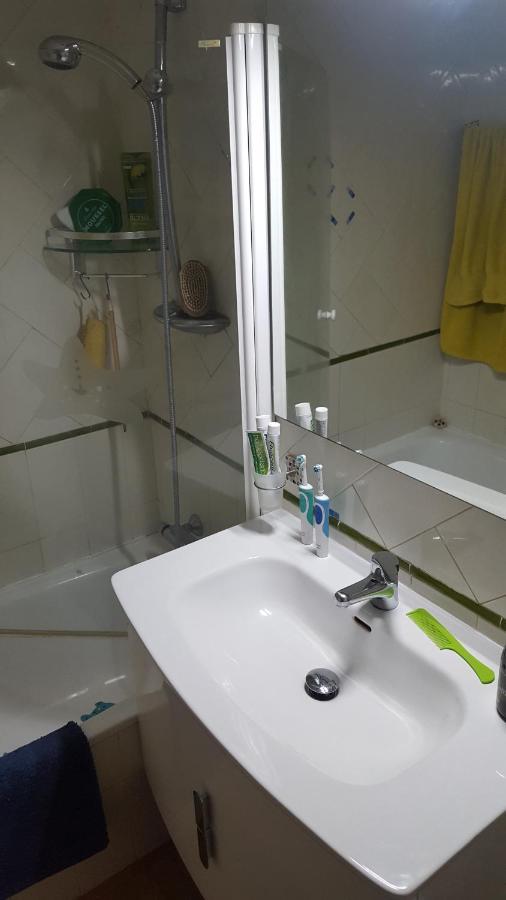 Semi-Detached Adosado Con Encanto -130 M2 - Wifi 600 Mb - Piscina Comunitaria - Patio Privado Torremolinos Kültér fotó