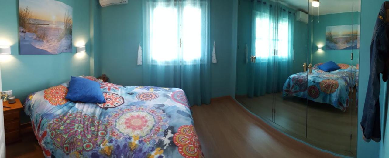 Semi-Detached Adosado Con Encanto -130 M2 - Wifi 600 Mb - Piscina Comunitaria - Patio Privado Torremolinos Kültér fotó