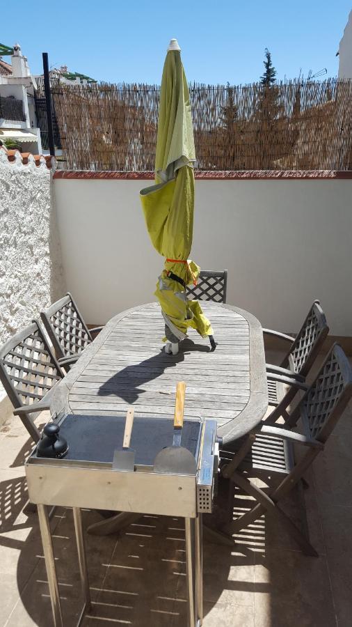 Semi-Detached Adosado Con Encanto -130 M2 - Wifi 600 Mb - Piscina Comunitaria - Patio Privado Torremolinos Kültér fotó